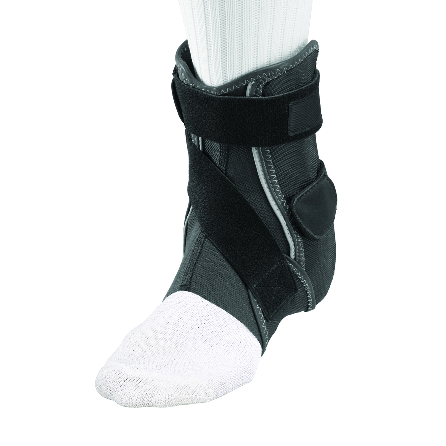 Mueller Hg80 Hard Shell Ankle Brace 4901 Fuss frontal Mueller Hg80 Hard Shell Ankle Brace 4901 angezogen frontal Fuss