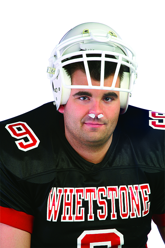 Mueller sterile Nasenschwaemme Anwendung bei American Football Spieler