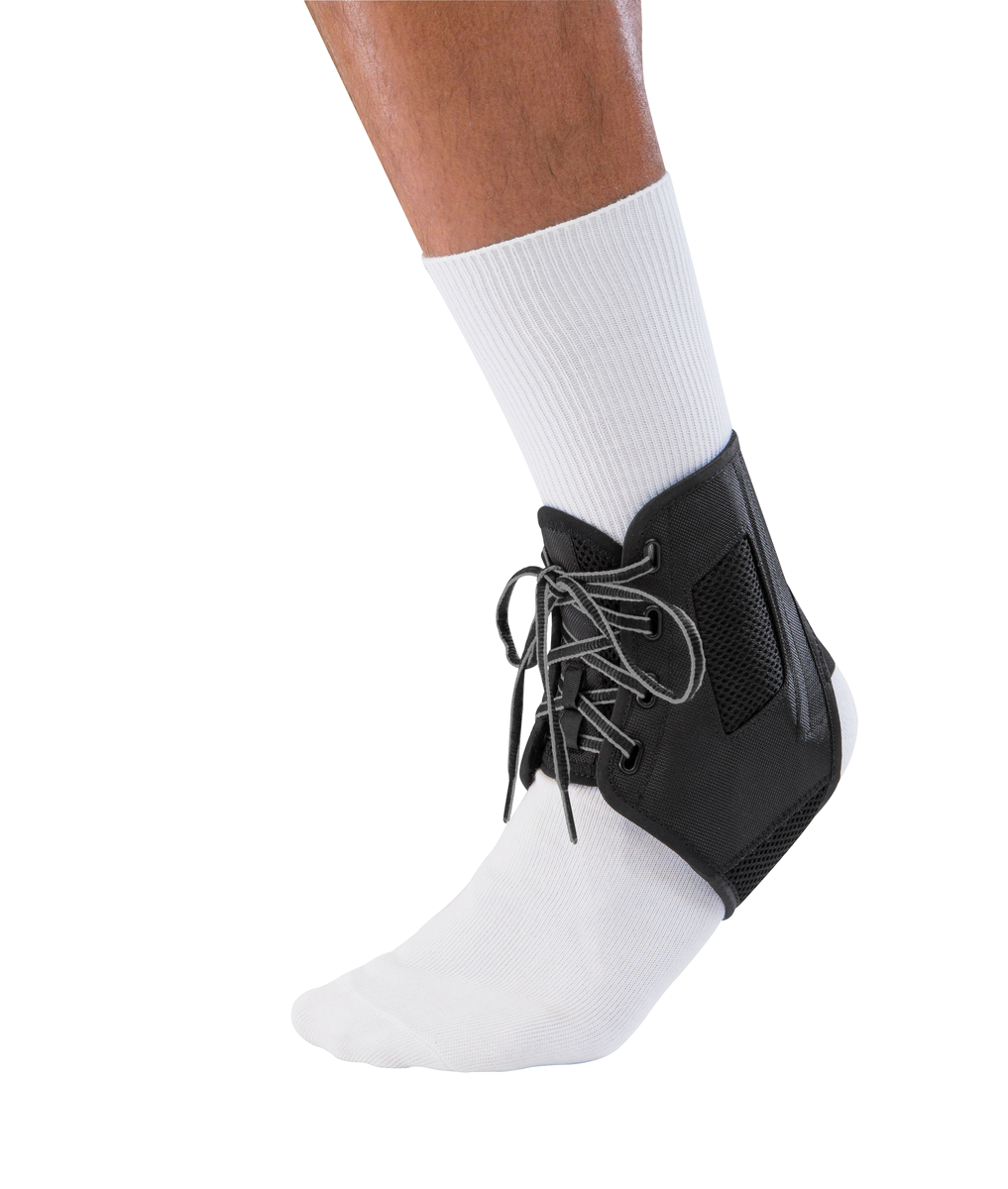 Mueller ATF3 Ankle Brace 4237 frontale Ansicht Mueller ATF3 Ankle Brace 4237 frontale Ansicht angezogen