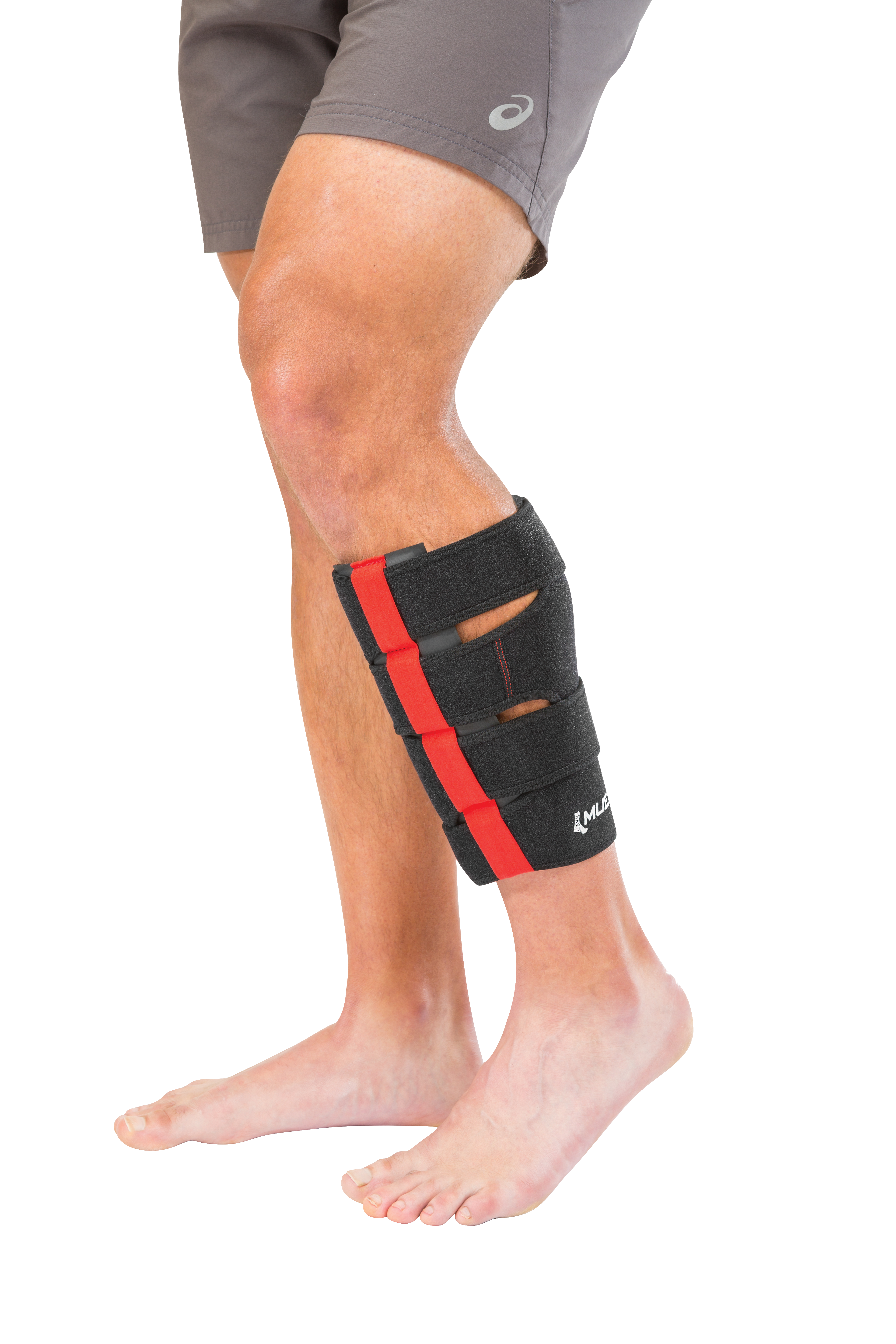 Mueller Multi-Directional Calf Wrap 4001 Anwendung n männlichen Unterschenkel